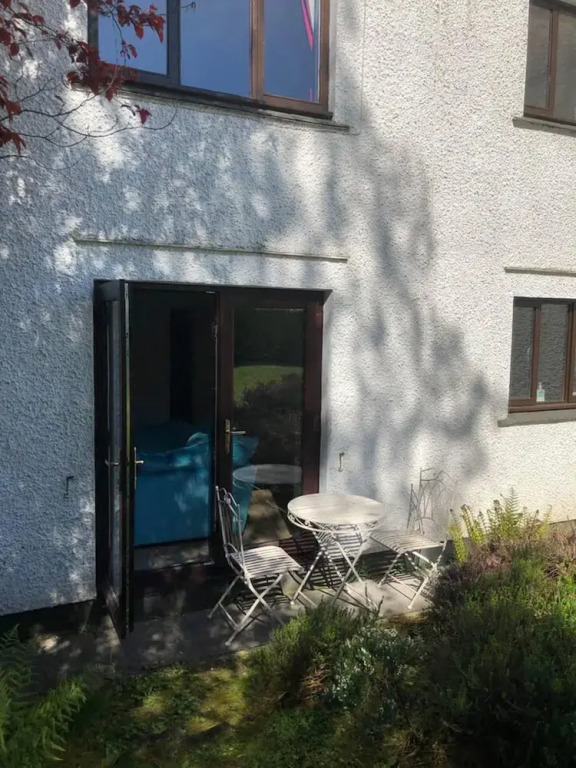 Gardenside, Free Private Parking