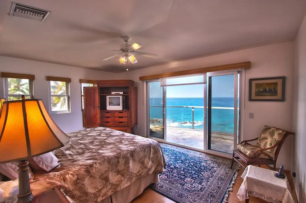 Hale Honu Oceanfront by RedAwning