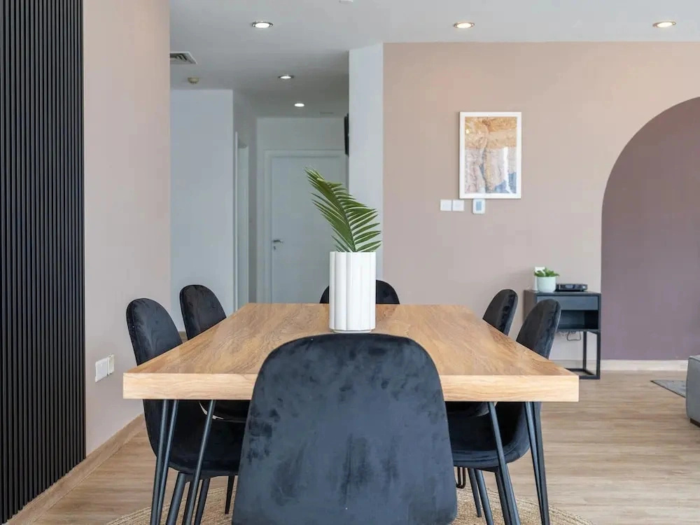 Dubai Marina - Stunning Huge 4 Bedroom Apts Near JBR - Gym - Pool - Parking