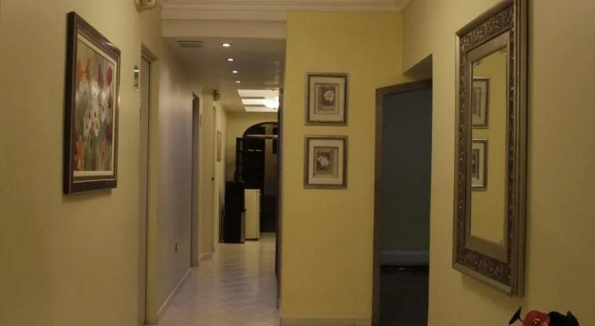 Hotel Flores Hills