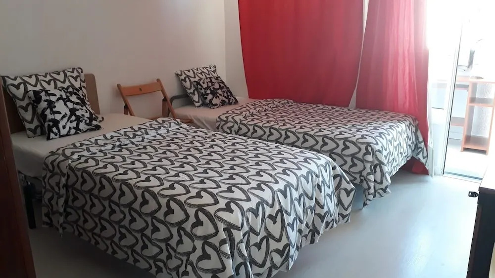 Beautiful Private Room With River View In Lisbon