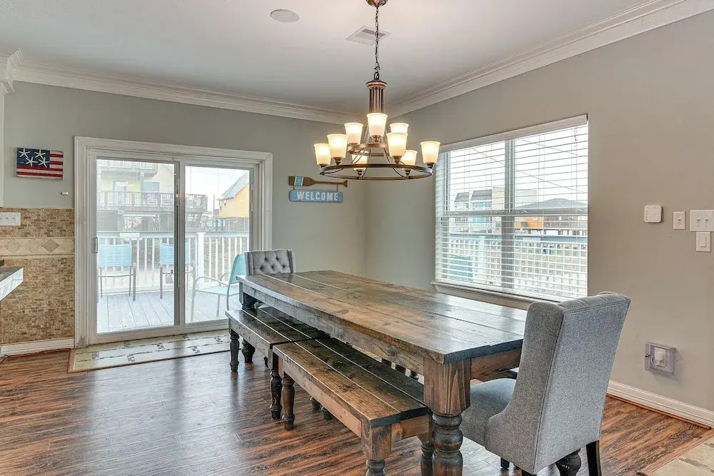 Steps to Surfside Beach: Large Group Gulf Retreat