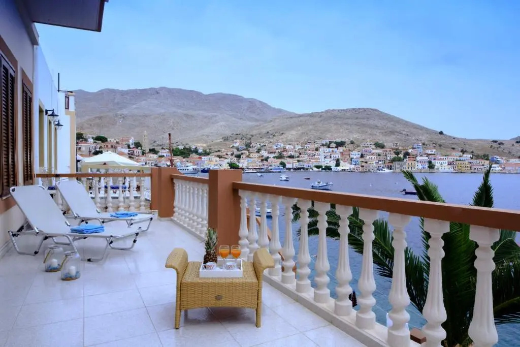 Villa Skiadeni - Sea front house