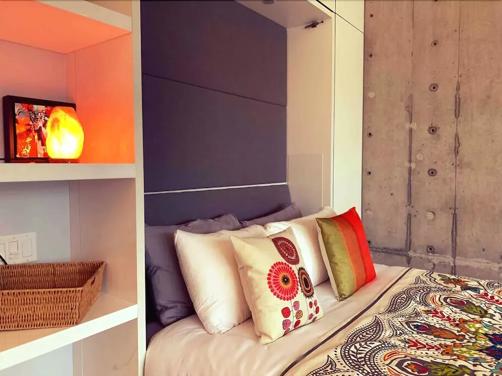 Victoria Harbour View Suite- slp 4