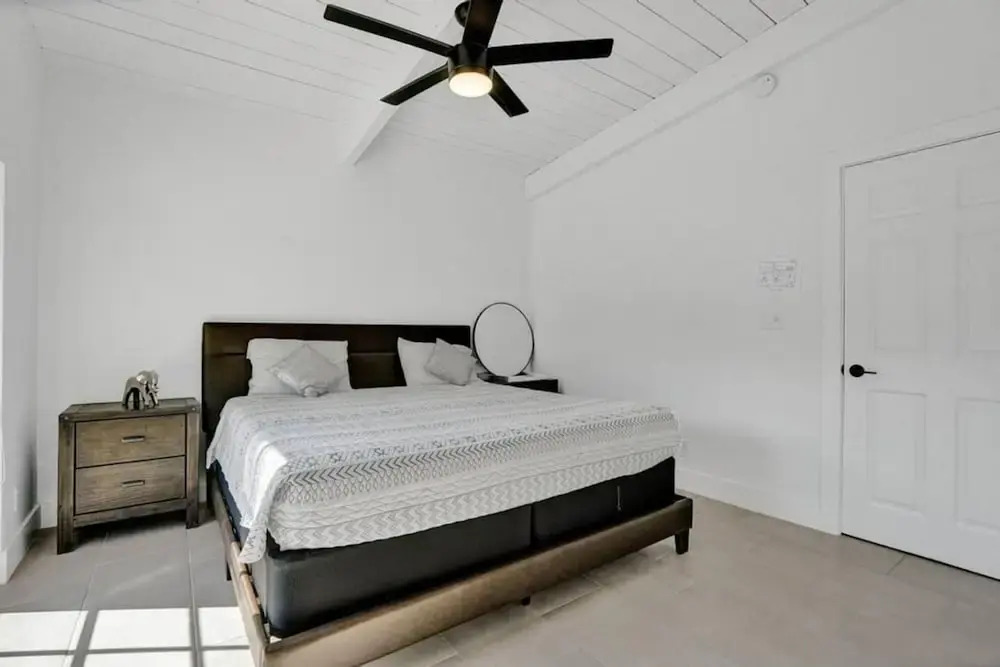 Pool House 3 Bedroom Home Victoria Park