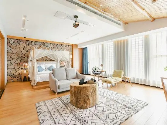 Live and Life Hotel