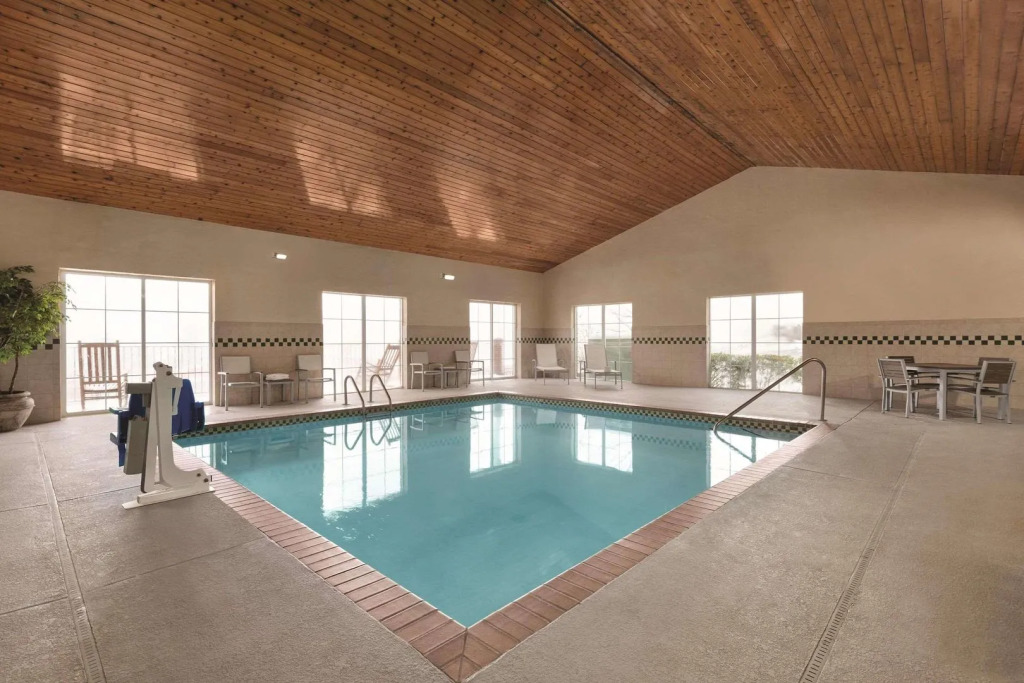 Country Inn & Suites by Radisson, Boone, NC
