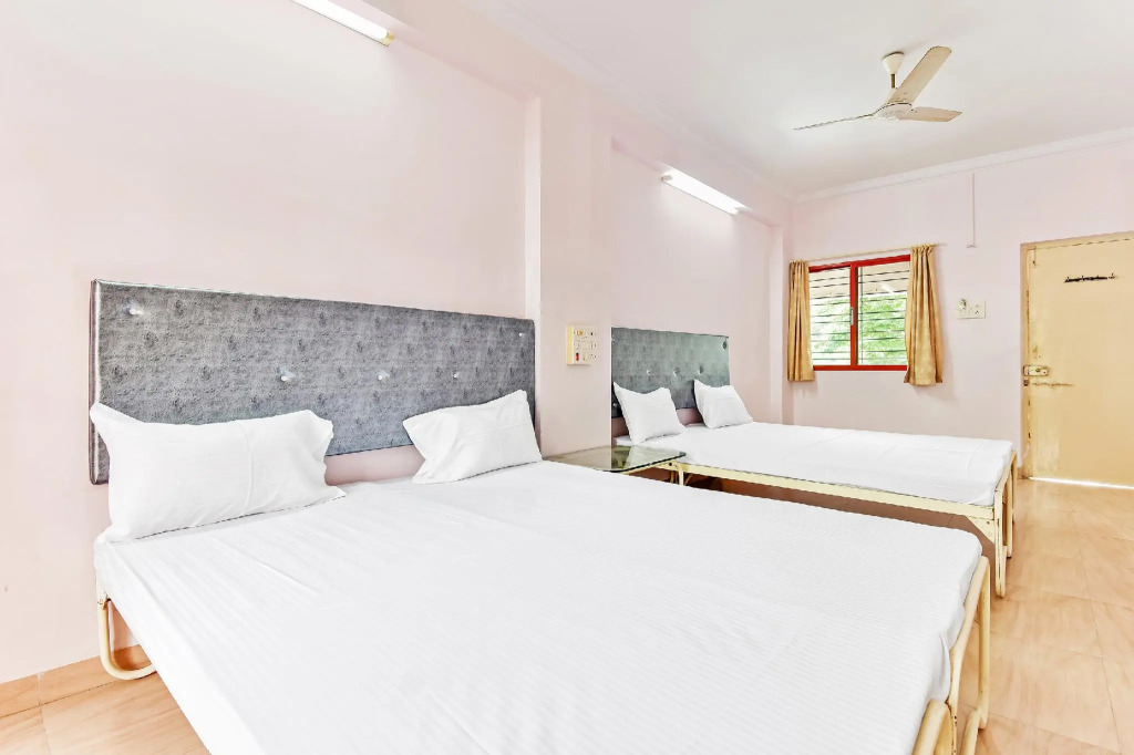 SPOT ON 48335 Hotel Kuber Lodge