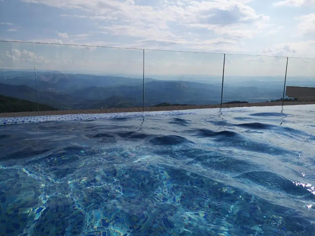 Above the Valley P86 - Milmari Resort