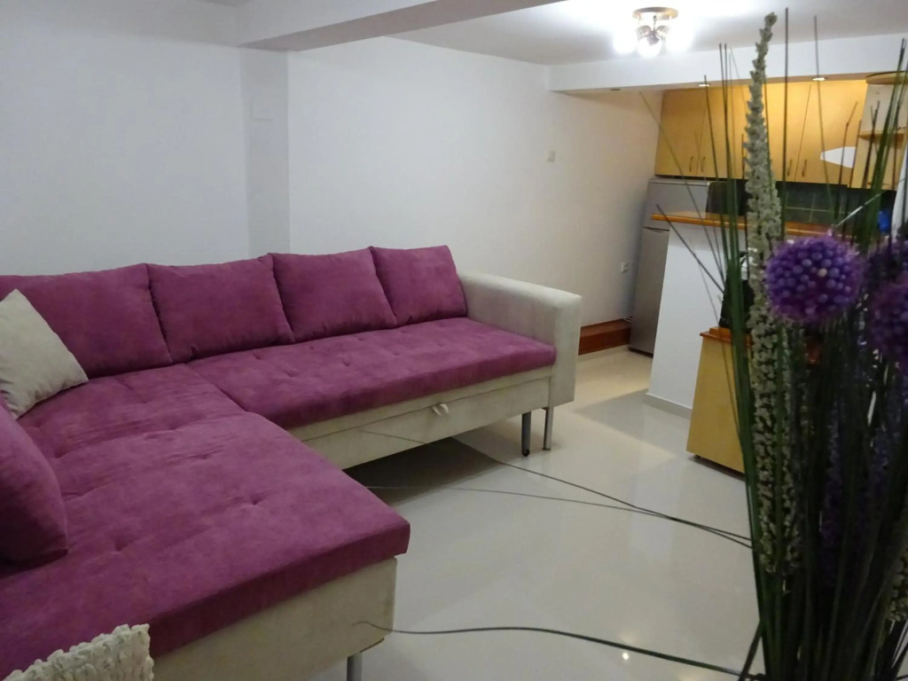 Jasmin White Apartment