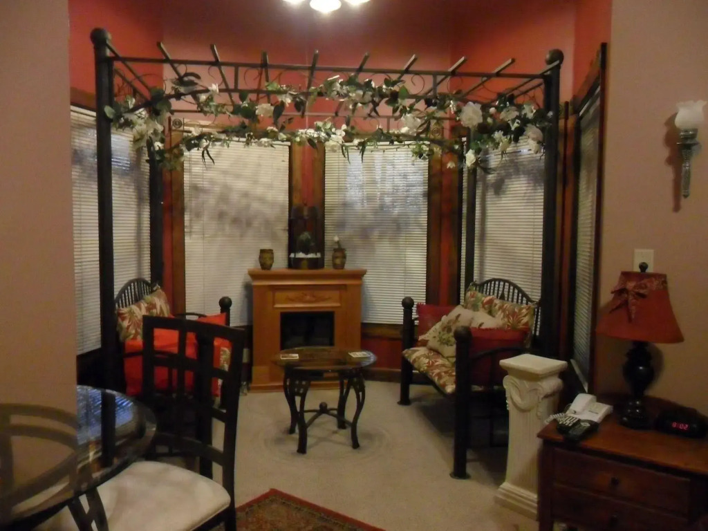 Spruce Hill Inn & Cottages
