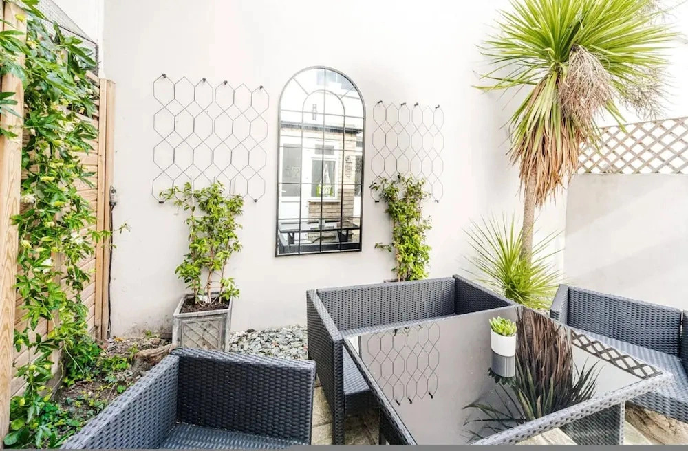 Clapham Calm 2 Bedroom Flat With Garden