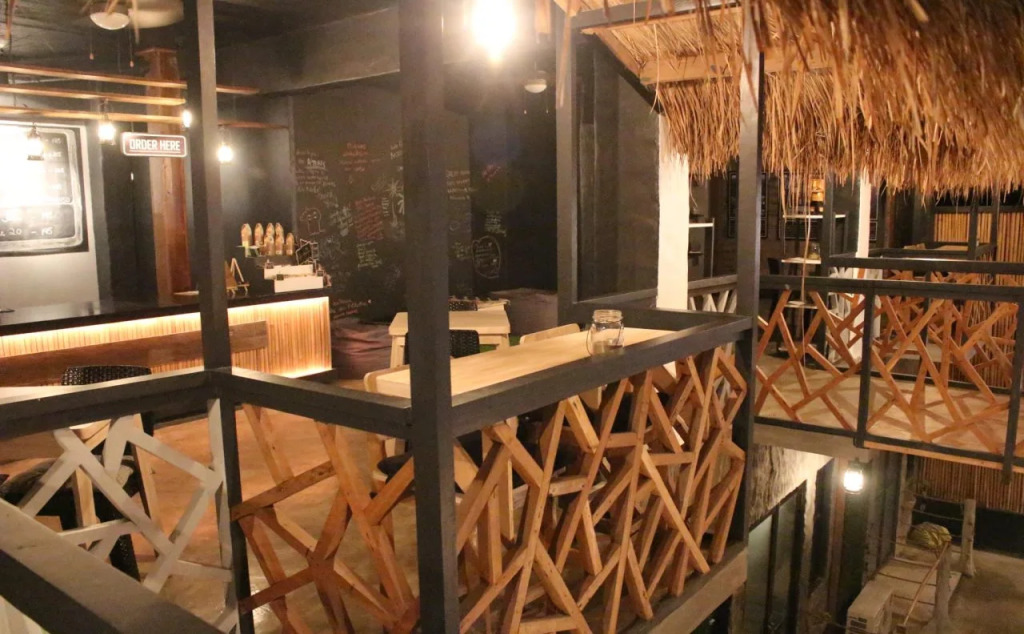 The Cavern Pod Hotel & Specialty Café - Hostel