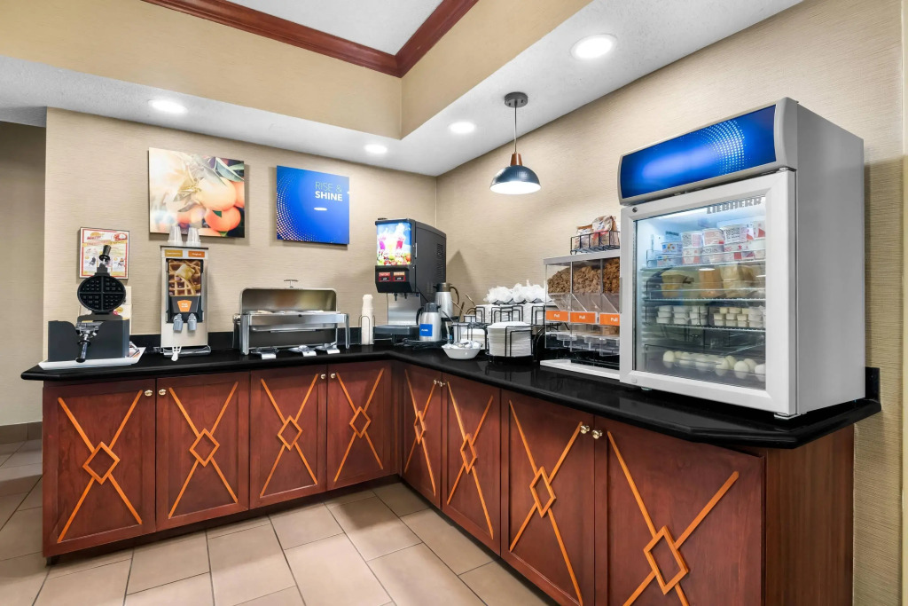 Comfort Inn & Suites North East
