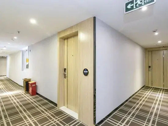 Celebrity Hotel (Jincheng Central Pedestrian Street People's Hospital Store)