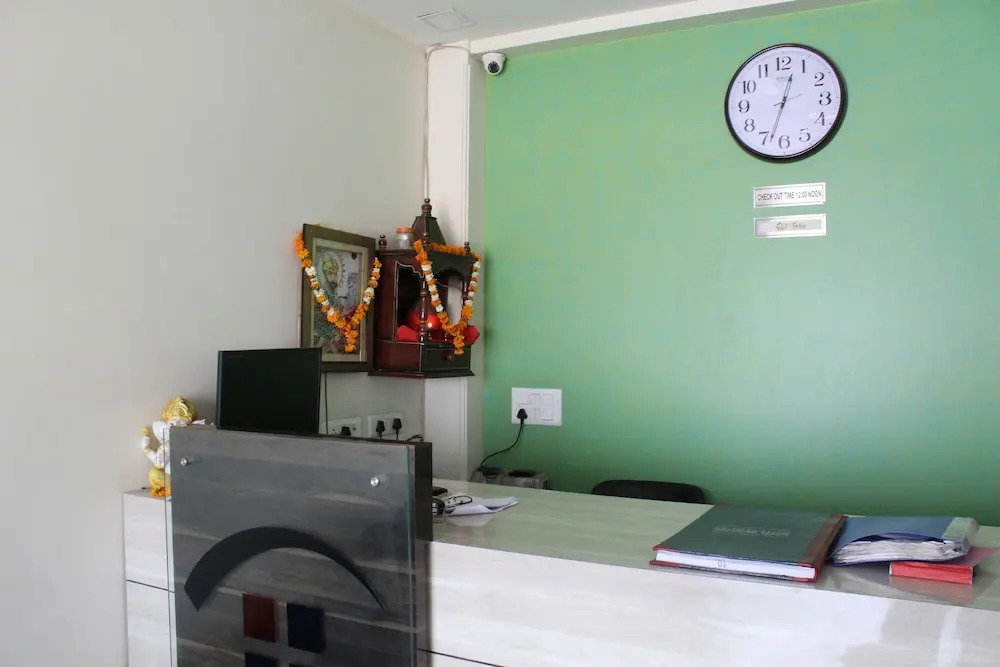 Hotel South Delhi Inn Just 10 Minute Away Form Nizamuddin Railway Station