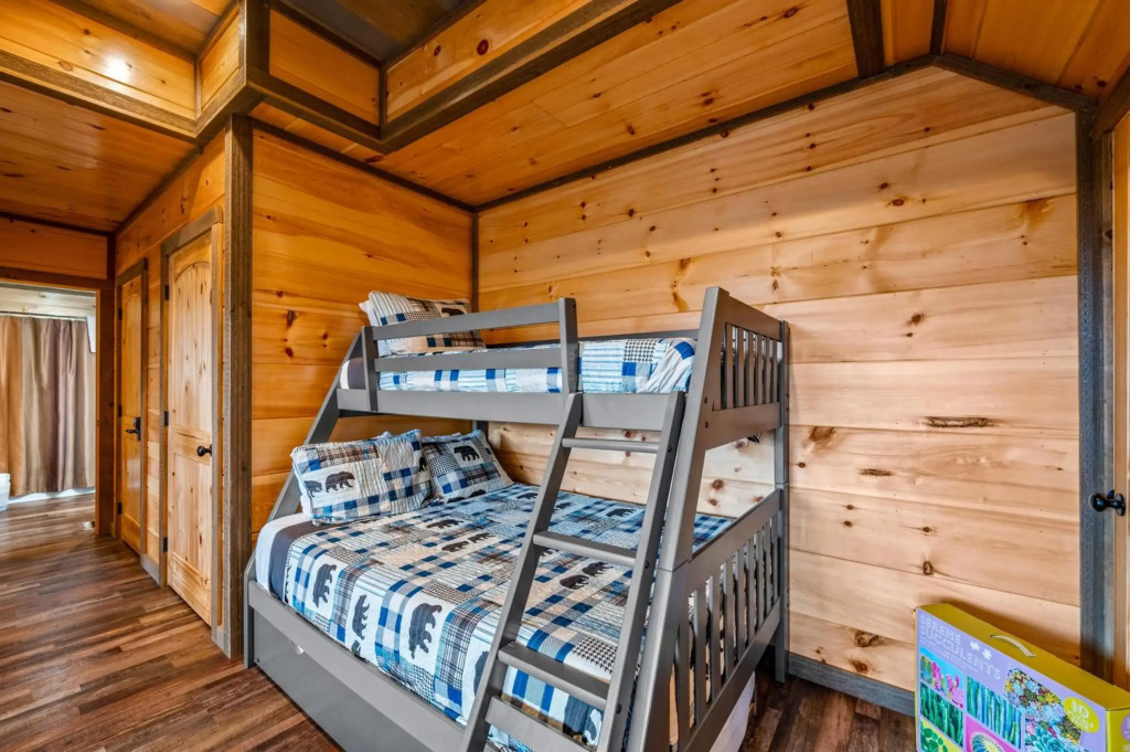 2021 Cabin - Gorgeous Fall Views, GameRm, HotTub, Xbox, Bears, Gatlinburg 10min & Ober 5min