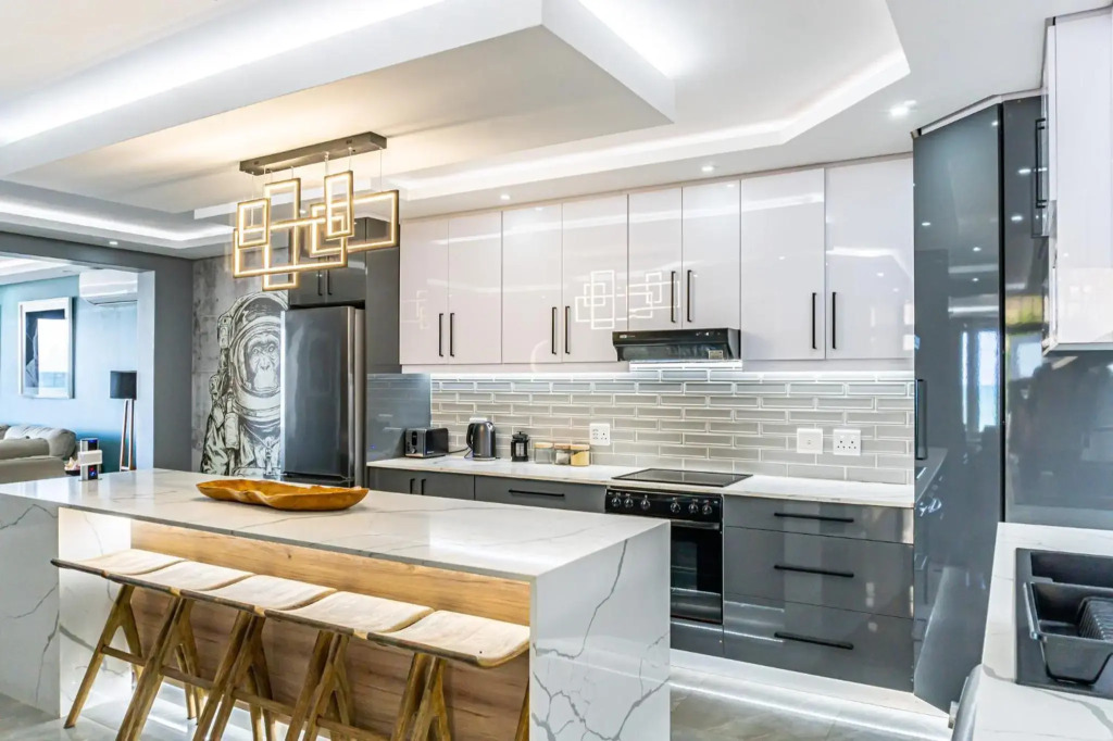 Luxurious 3 bedroom beach front apartment