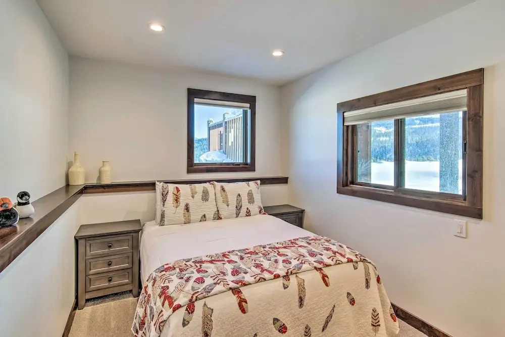 Spacious Big Sky Home w/ Hot Tub & Grill