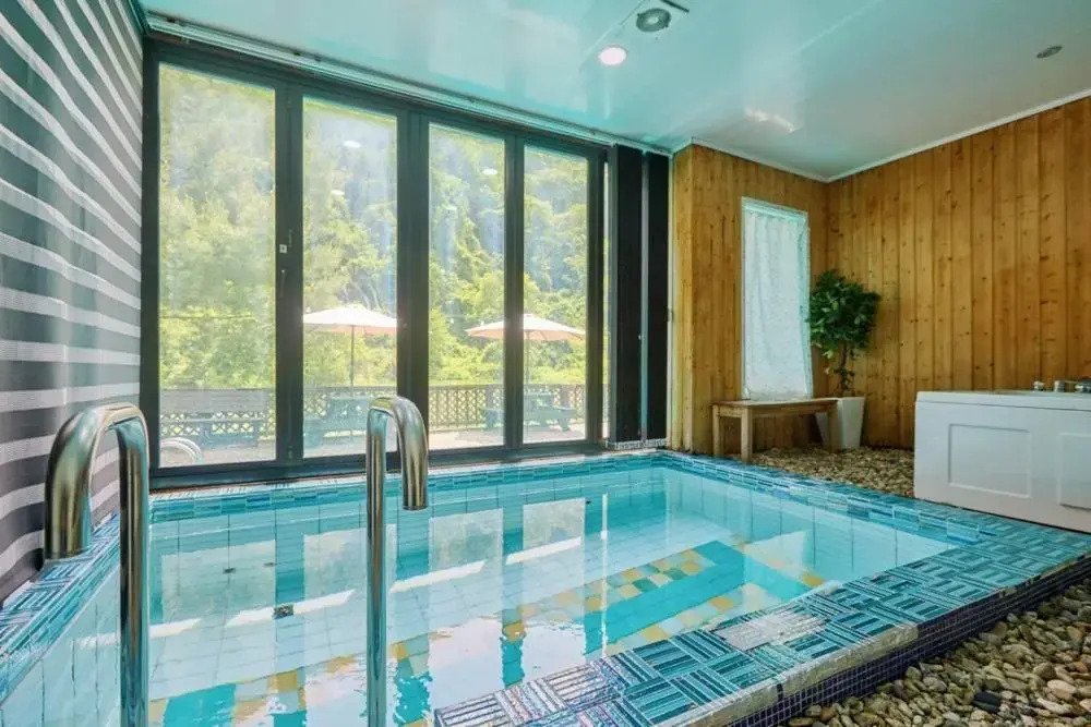 Gapyeong Pool Villa Palace (Newly Built, Dog Glamping)