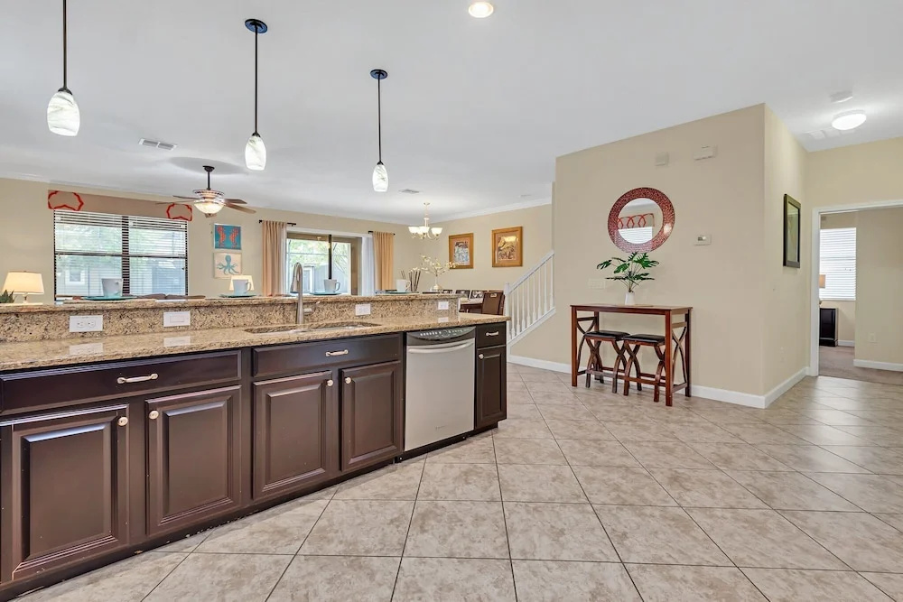 Warm and Inviting Family Villa! Themed Rooms, Movie Room and Upstairs Entertainment Loft
