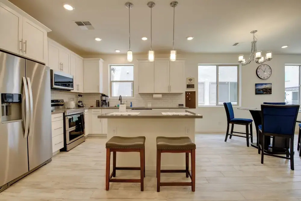 1 Mi to Intel Campus! Chandler Townhome w/ Pools