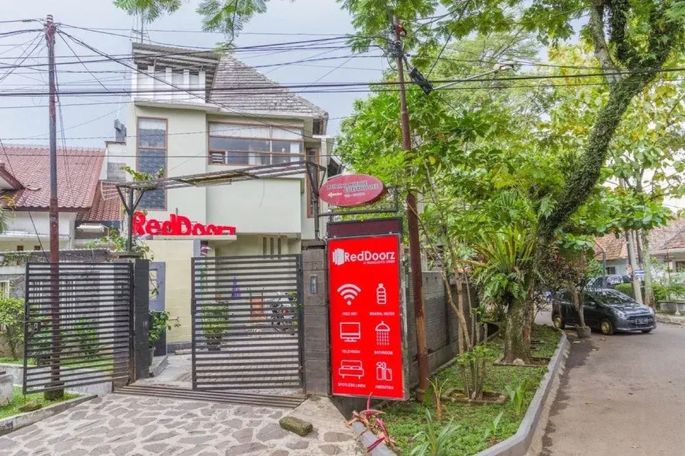 Reddoorz Near Riau Junction Mall