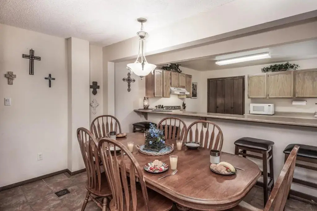 Pinon Park B22, 3 BRs, Pool Table, Fireplace, WiFi, Sleeps 8