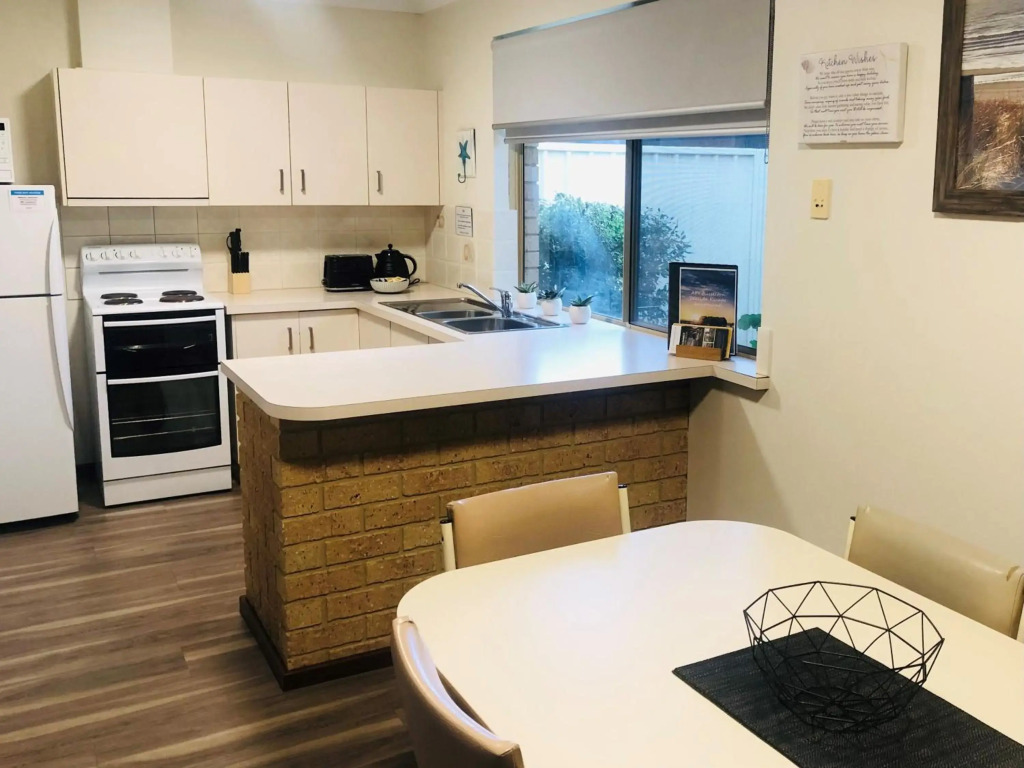 API Busselton Seaside Escape Apartments