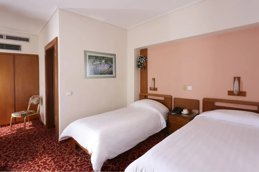 Xenophon Hotel