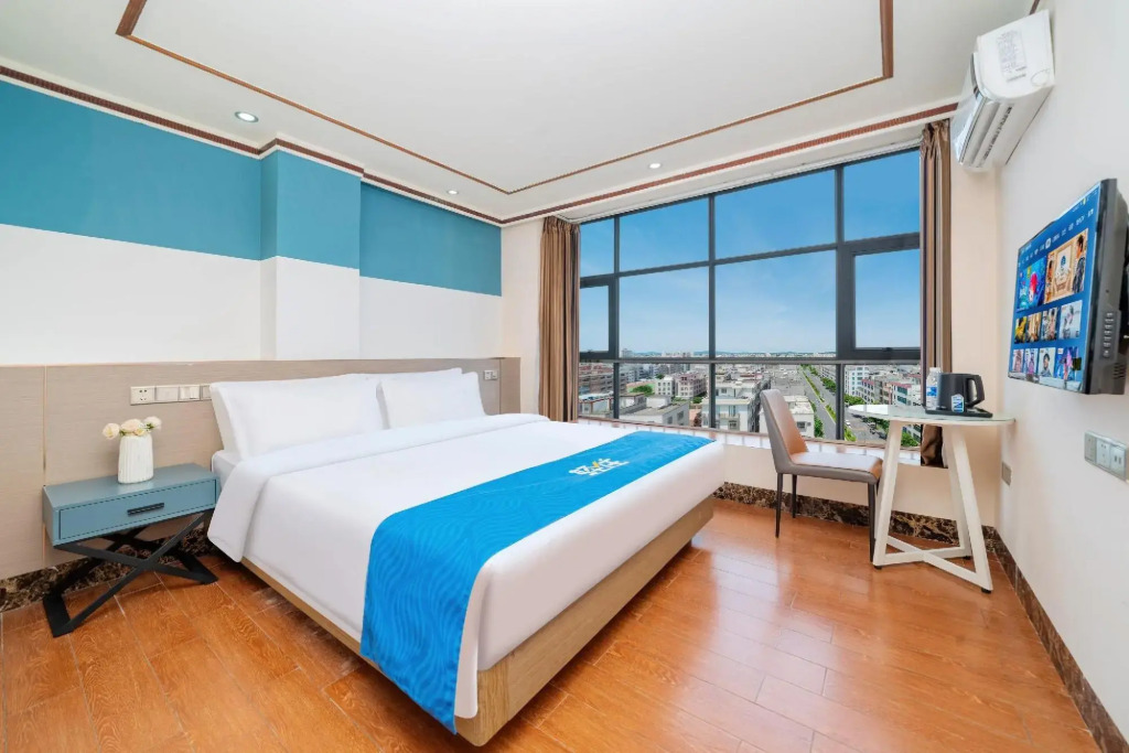 Huatian Holiday Hotel (Xinyuan International Plaza store)
