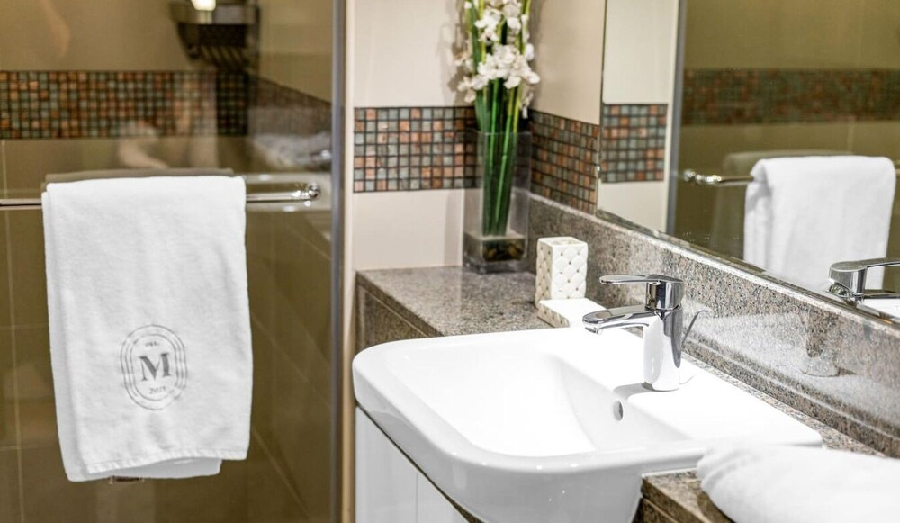 Manzil - Stylish 2BR nr Metro Station Al Jaddaf