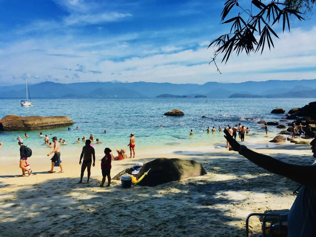 Residencial Picinguaba "Pé na Areia - 60m da Praia"