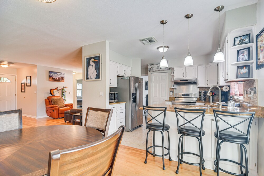 Pet-friendly Home w/ Pool & BBQ in Largo