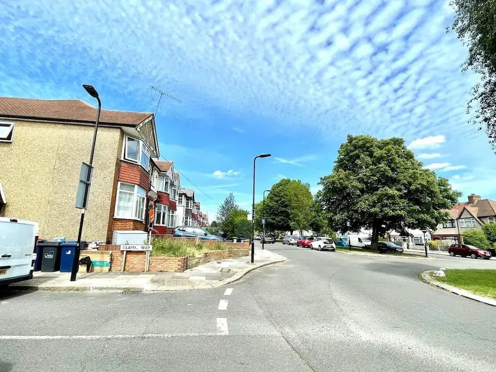 Lovely 2-bed Tree-hole in Northolt Southharrow