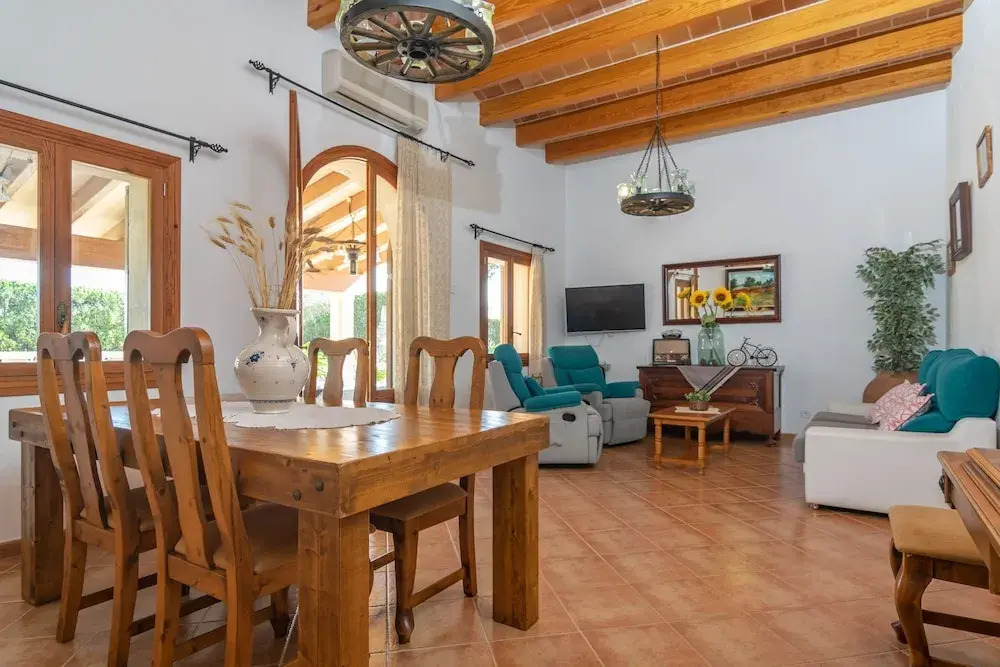 Sa Cumuna in Campos With 3 Bedrooms and 2 Bathrooms