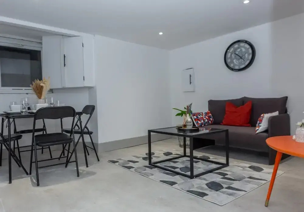 Cozy House In Medway-sleeps10-garden-freeparking