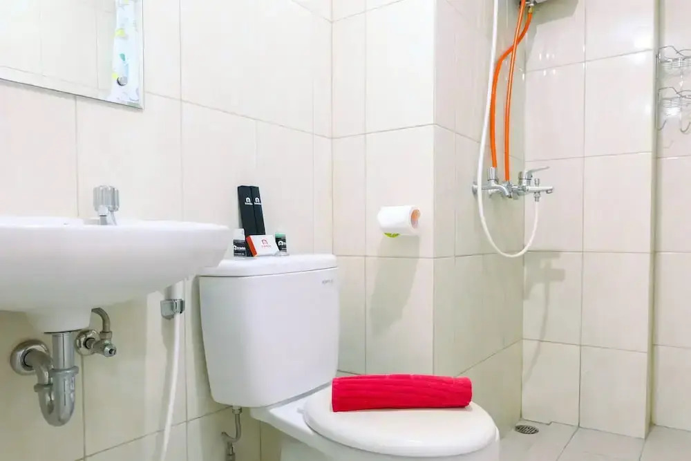 Homey 2BR with Pool View Apartment @ Springlake Summarecon By Travelio