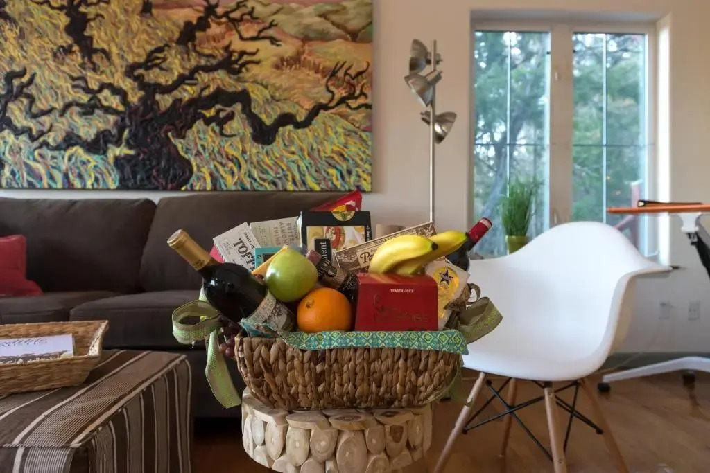 The Rivery Retreat, Choose from Luxury Guesthouse Cabin OR Poolside Suite in Lake Austin Hill Country