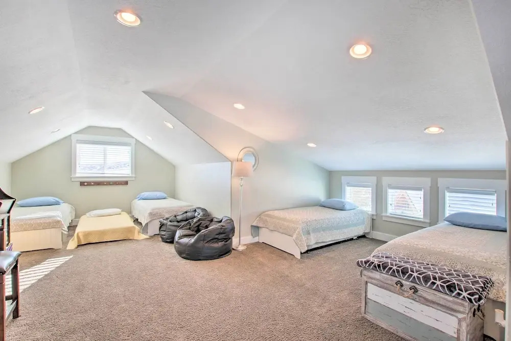 Garden City Gem: Private Hot Tub & Game Room