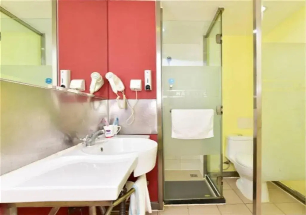 Guangwai Jingbin Hostel West Railway Station