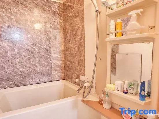 Private single room 2F with shared bath and toilet