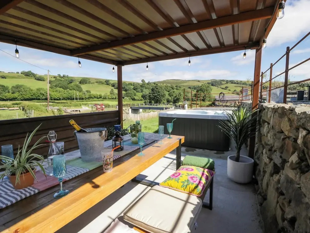 Plas Glan Yr Afon
