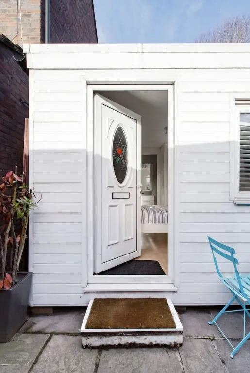 Studio Battersea Own Entrance