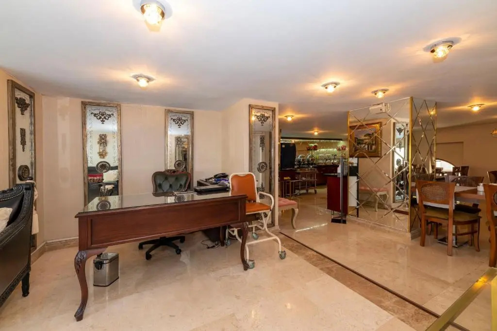 Escardin Hotel