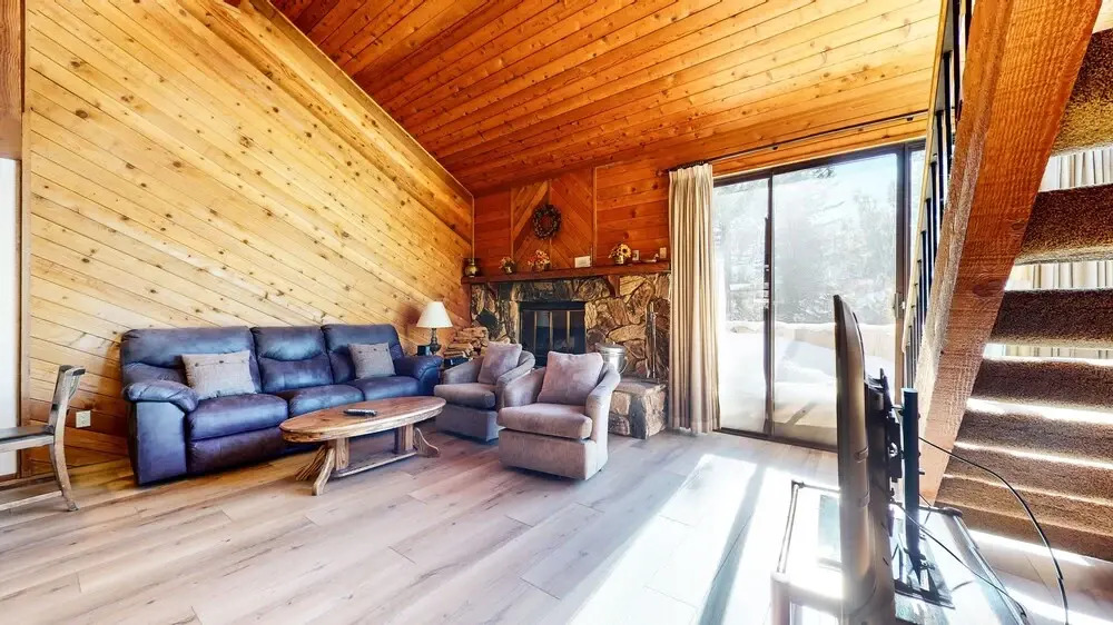 Snowflower 68 Spacious End Unit With Great Complex Amenities, Quiet Location by RedAwning