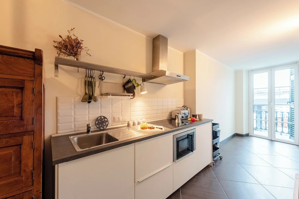 Beautiful Flat Next To Aquarium