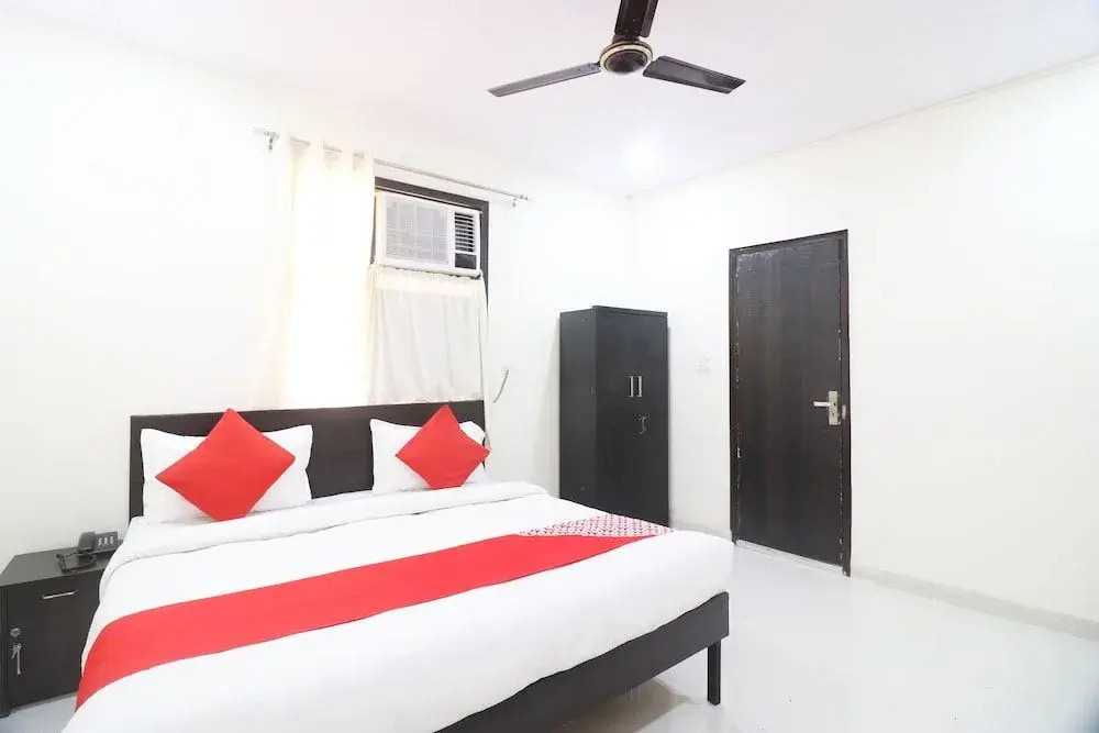 OYO 49097 Comfort Palace