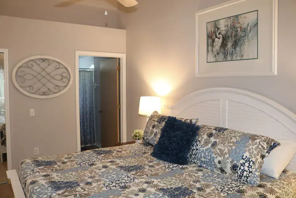 ​Near Theme Parks! Spectacular New 3 BR Home, Sleeps 7, Patio, Pool!