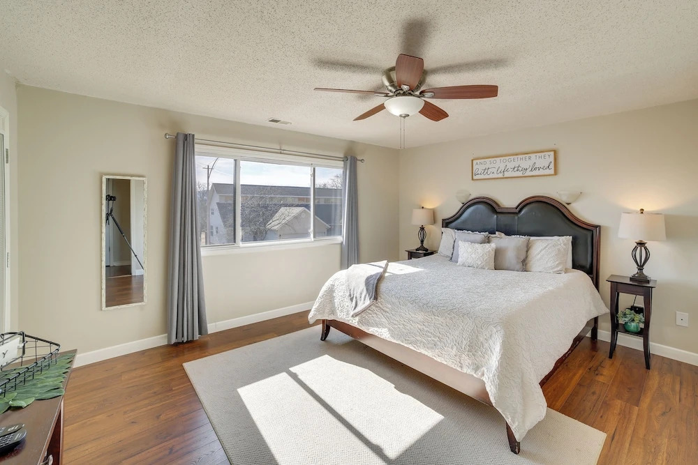 Golfers Oasis w/ Pool! 3 Mi to Table Rock Lake